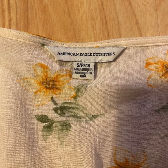 American Eagle Sunflower Yellow Flowers Ruched Crop Top Blouse Size Small - Picture 4 of 5